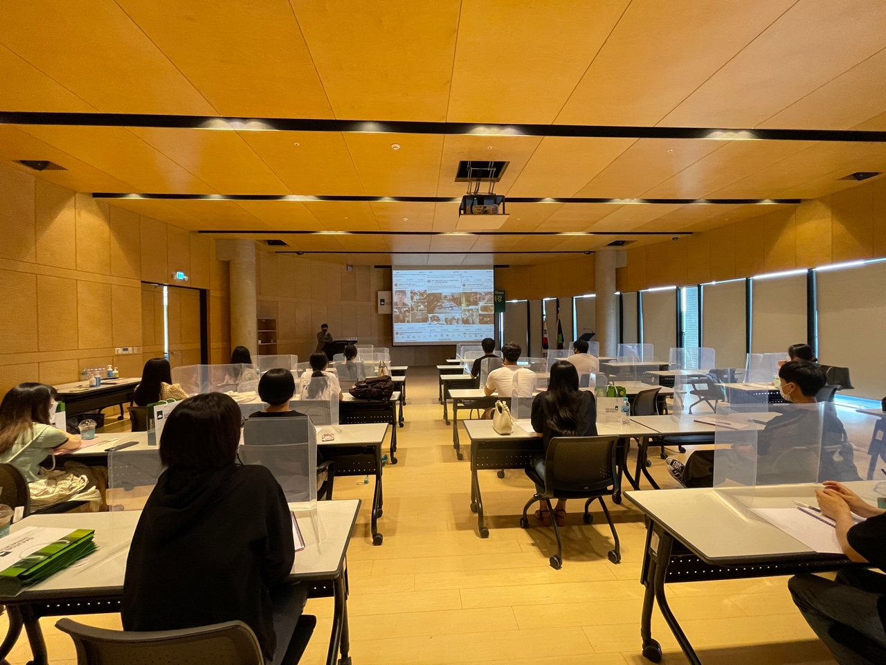 미창석유공업㈜ 합격 자소서, 이렇게 쓰면 됩니다! (feat. 2025 하반기 채용 완벽 분석) - 사람인 자소서 첨삭 대필 전문가